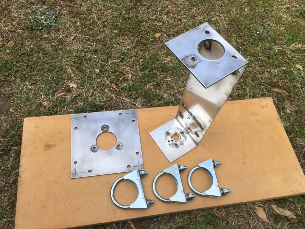The ground plane plate and bracket have been given some metal polish.